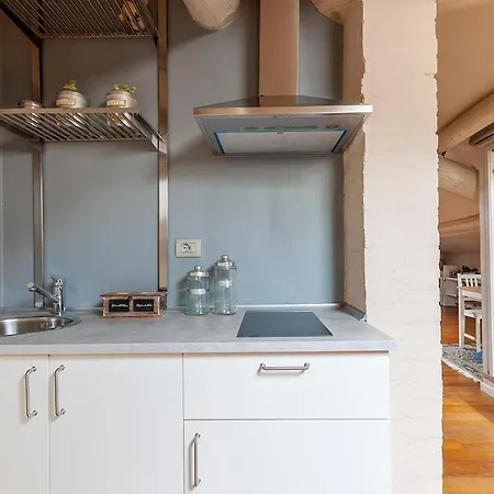 Romantica Mansarda Con Terrazzino Sui Tetti Di Apartament