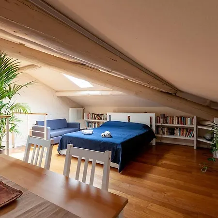 Romantica Mansarda Con Terrazzino Sui Tetti Di Appartement *