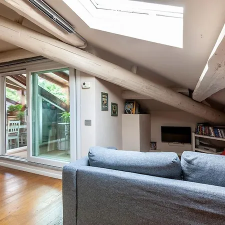 Appartement Romantica Mansarda Con Terrazzino Sui Tetti Di Parma