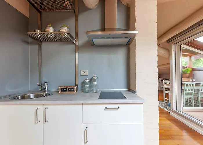 Romantica Mansarda Con Terrazzino Sui Tetti Di Apartament