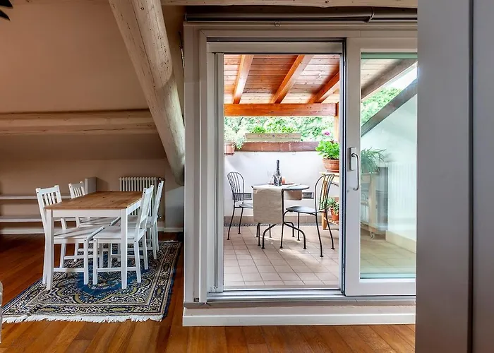 Romantica Mansarda Con Terrazzino Sui Tetti Di Apartmán