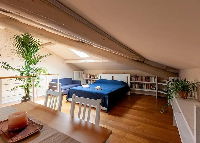 Romantica Mansarda Con Terrazzino Sui Tetti Di Appartement *