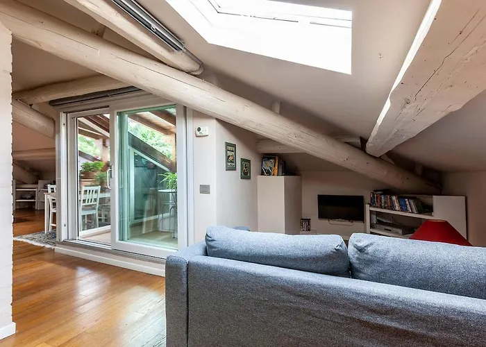 Appartement Romantica Mansarda Con Terrazzino Sui Tetti Di Parma